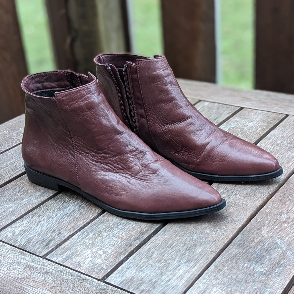 Bueno pointed ankle boots booties size 8/38 merlot